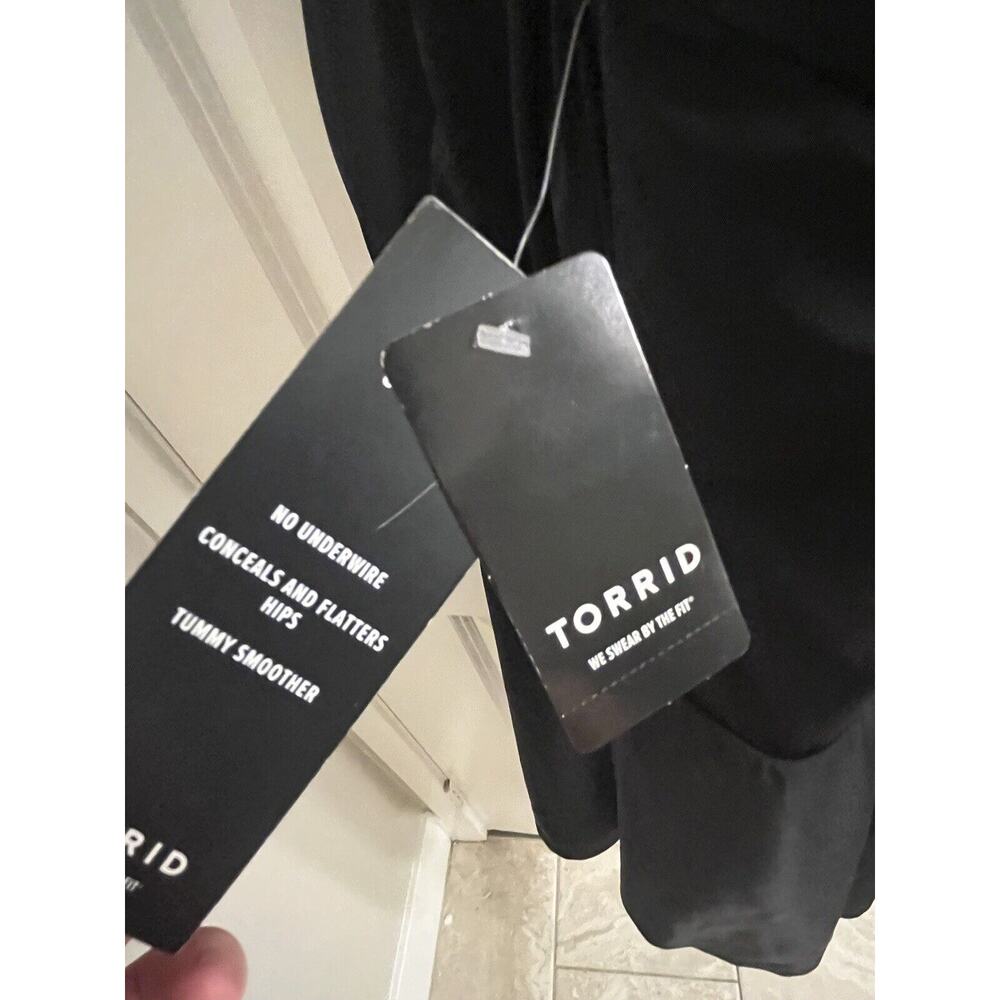 NWT Torrid Women’s Black Wireless Rouched top Swim skater dress Size 6 - Picture 5 of 8